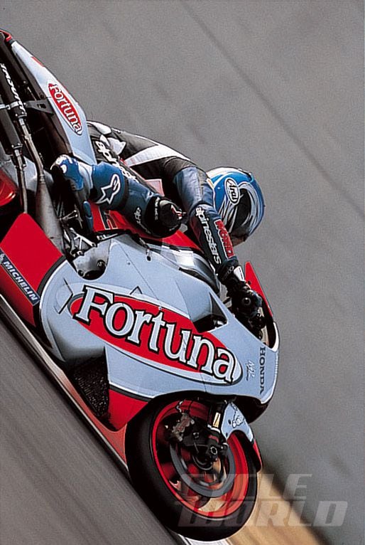 ☆1/12 ホンダ RC211V No.46 2002 モトGP 初優勝 V.ロッシ
