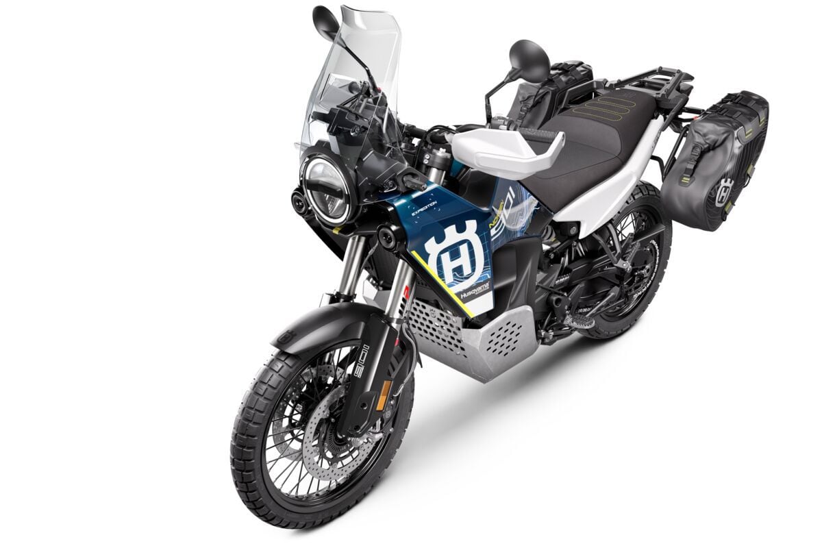Front three-quarter view of the 2023 Husqvarna Norden 901 Expedition.
