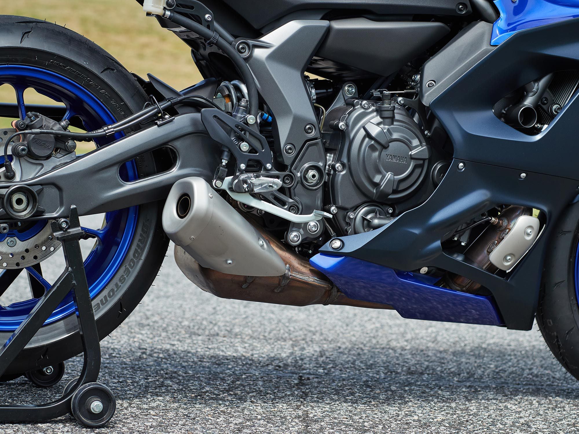 Het hart van de YZF-R7?  Yamaha's 689cc parallel-twin CP2-krachtbron is ook te zien in de MT-07 en Tenere 700. De veelzijdigheid van zijn handelbare vermogensafgifte is even opwindend in dit pakket.