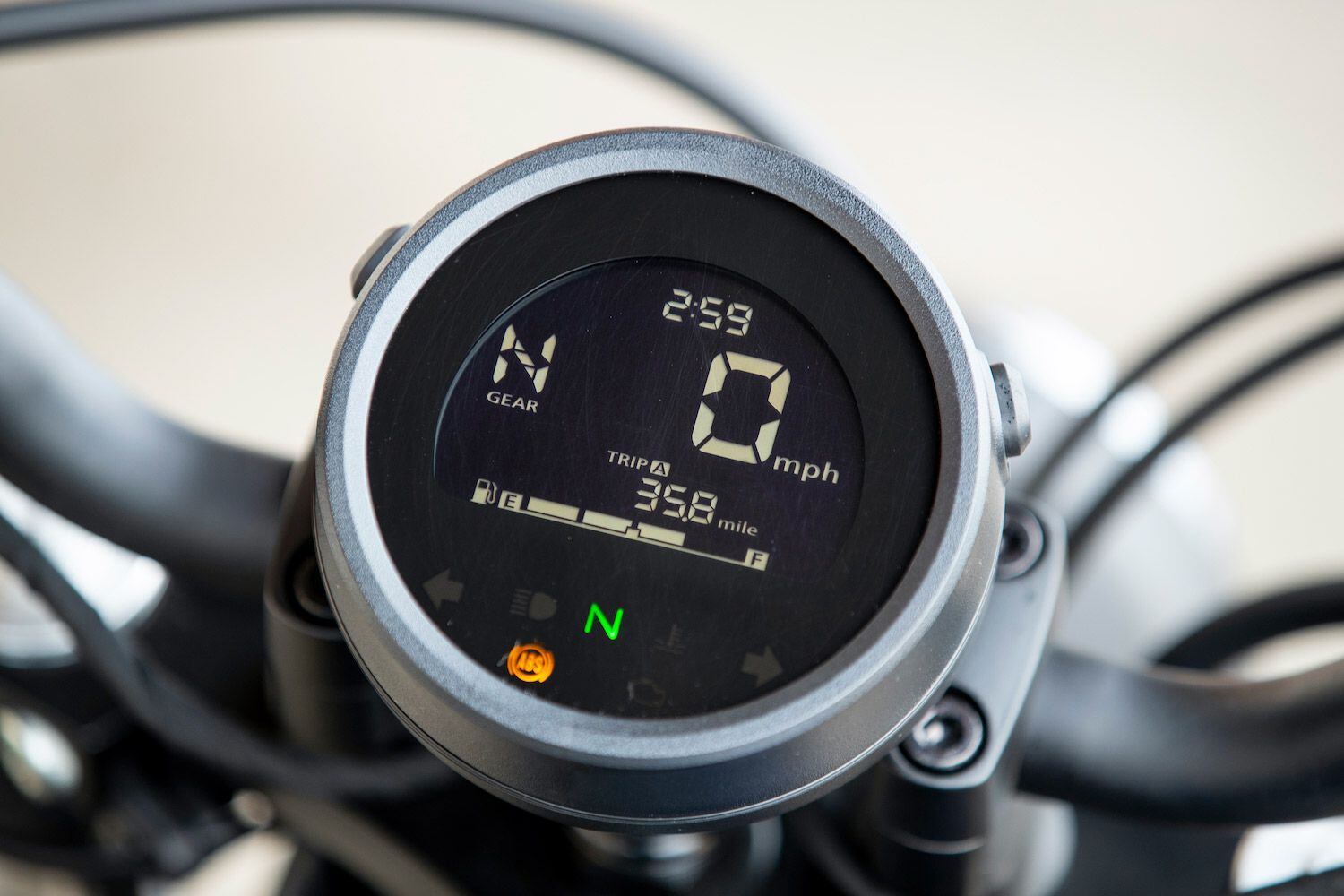 A simplistic gauge shows pertinent information on a contrasting white-on-black LCD screen.