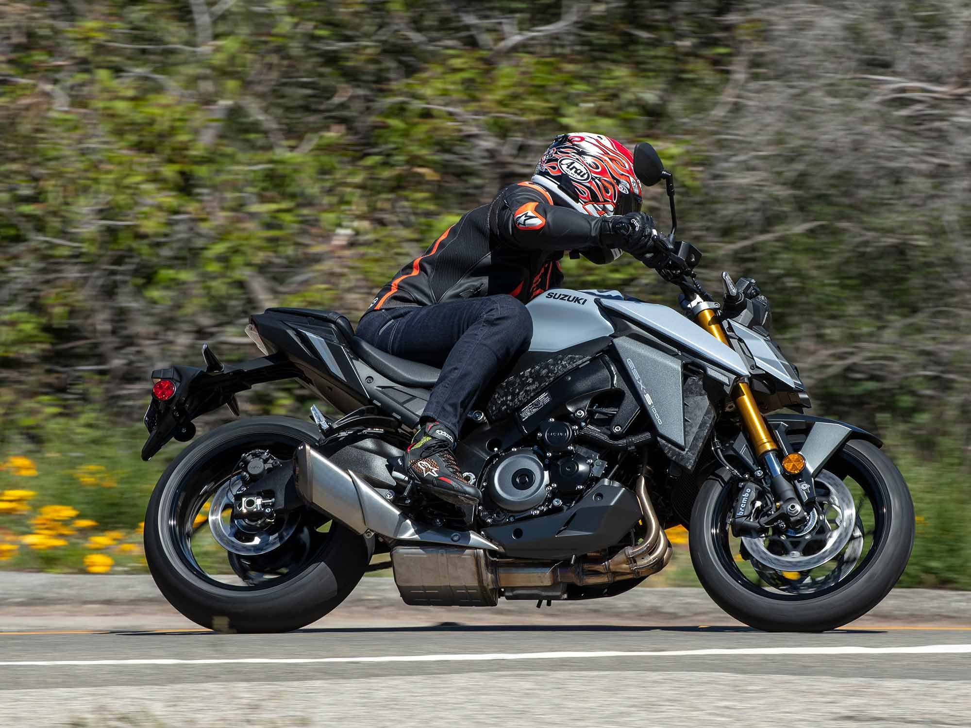 Long sweeping corners highlight the stable and planted character of the GSX-S1000′s chassis.