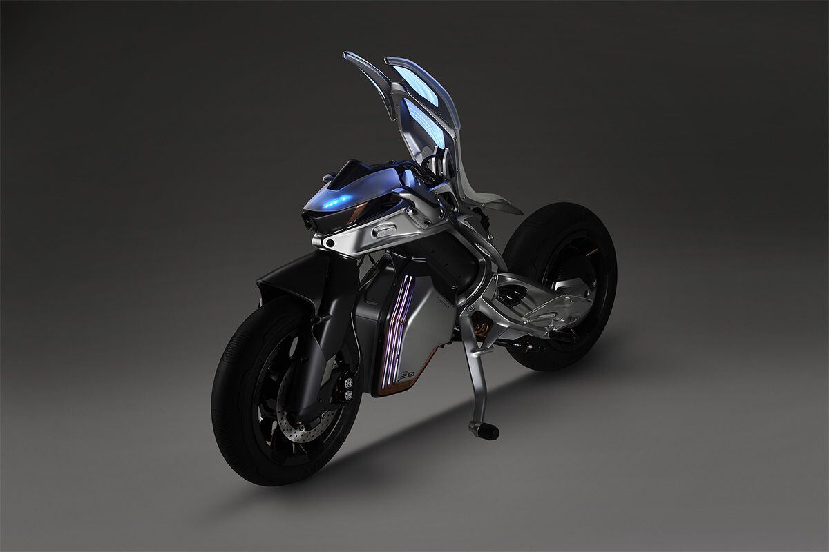 The upper part of the Motoroid2 pivots up with lighting underneath in what Yamaha calls a “Leaf structure,” and brings the <i>Transformers</i> idea to life as the machine reacts to interactions with the rider.