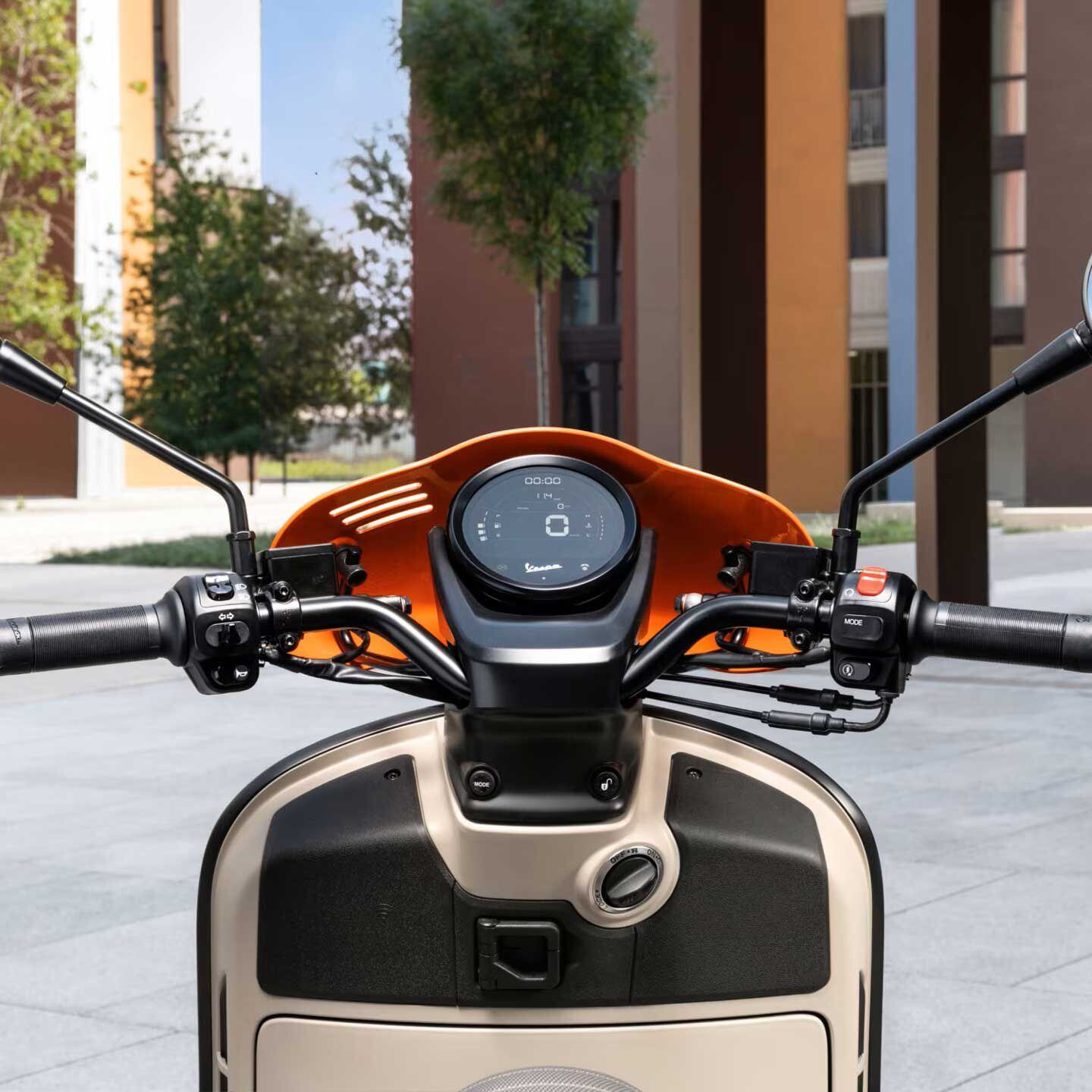 New handlebar-mounted circular instrument panel is totally digital and is designed for use with Vespa Mia (optional) meaning you have access to a host of extra functions.