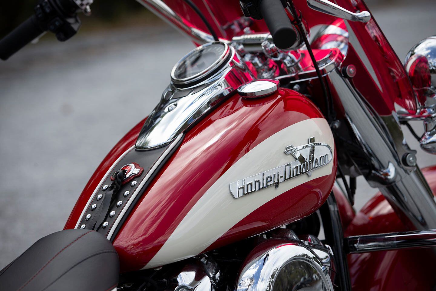 It might help to look twice; 1950s cues include stylized Harley-Davidson font with V flourish. Two-tone “slash” paint job is also lifted from the 1956 Hydra-Glide model.