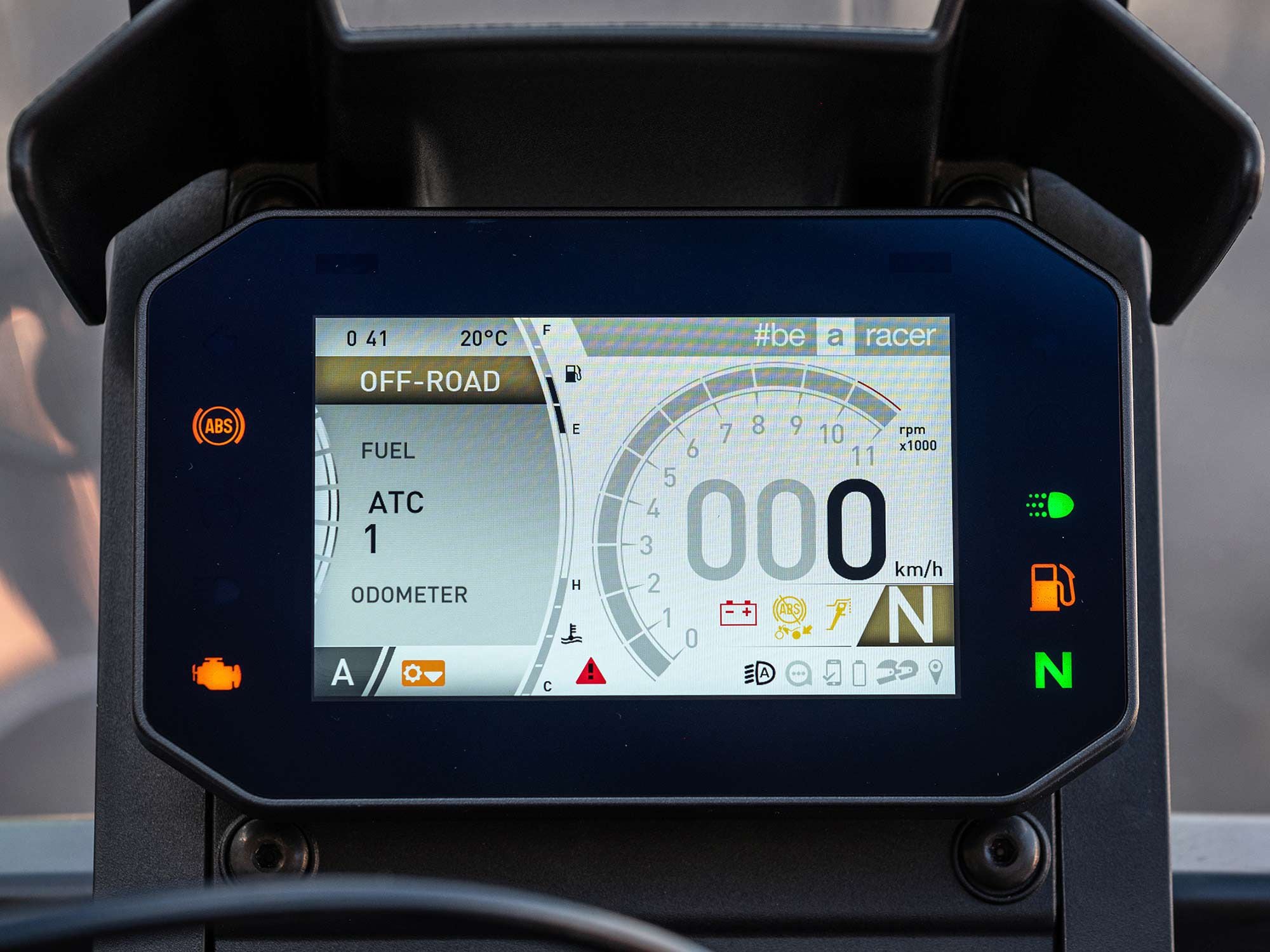 Making changes to ride modes, TC, and ABS settings is quick and easy via a bright and clear TFT dash.