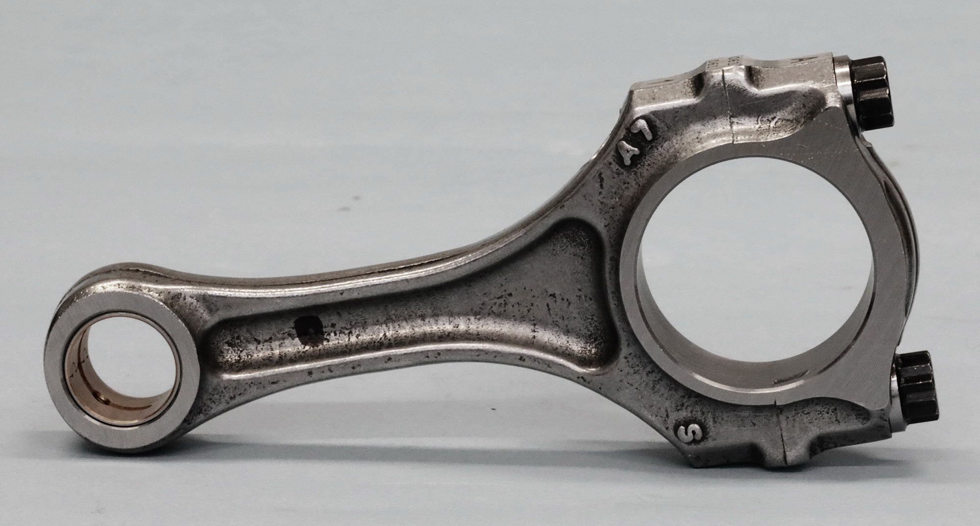 Con-rods on both engines are exactly the same, measuring 101.8mm center to center.