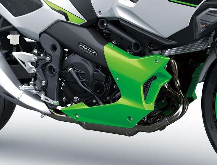 An air duct on the right-hand side of the bike flows cool air toward the battery pack. There’s a similar duct on the left-hand side, for cooling the Integrated Starter Generator. In both cases, air exits from openings in the tailsection