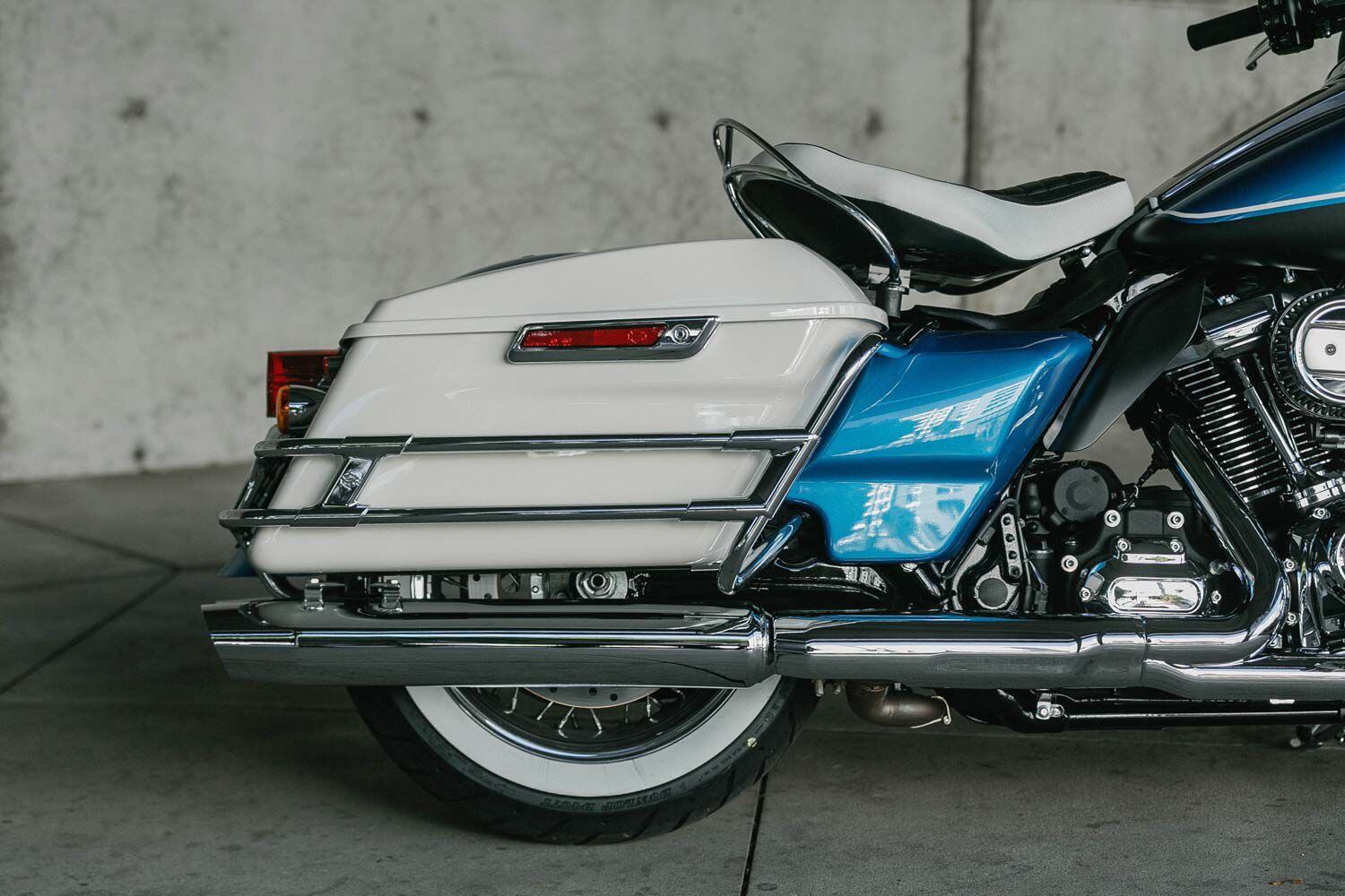 Chrome pipes, chrome saddlebag rails, and whitewall tires. Hard to lose with such a classic combo.