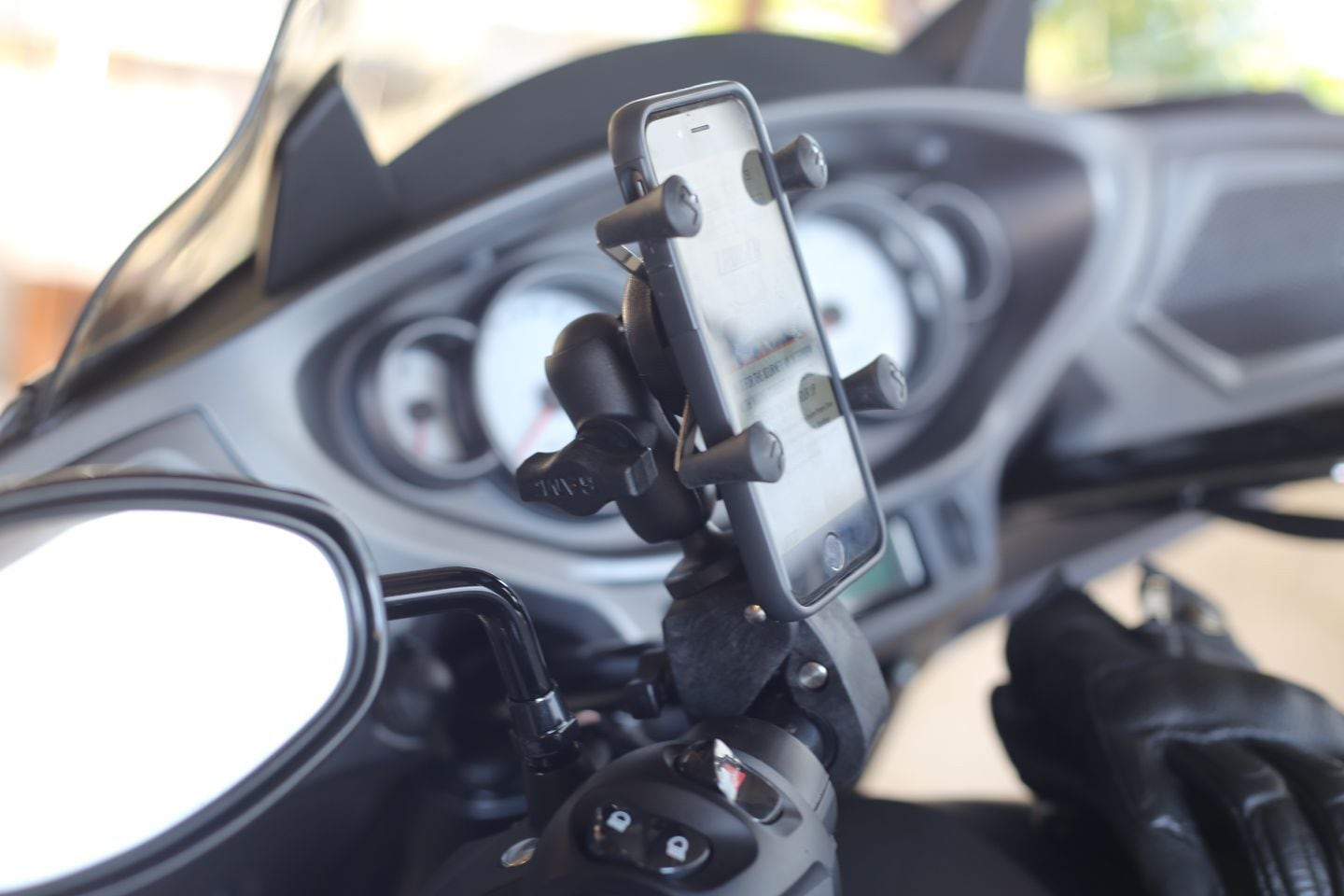 Sportbike phone hotsell mount