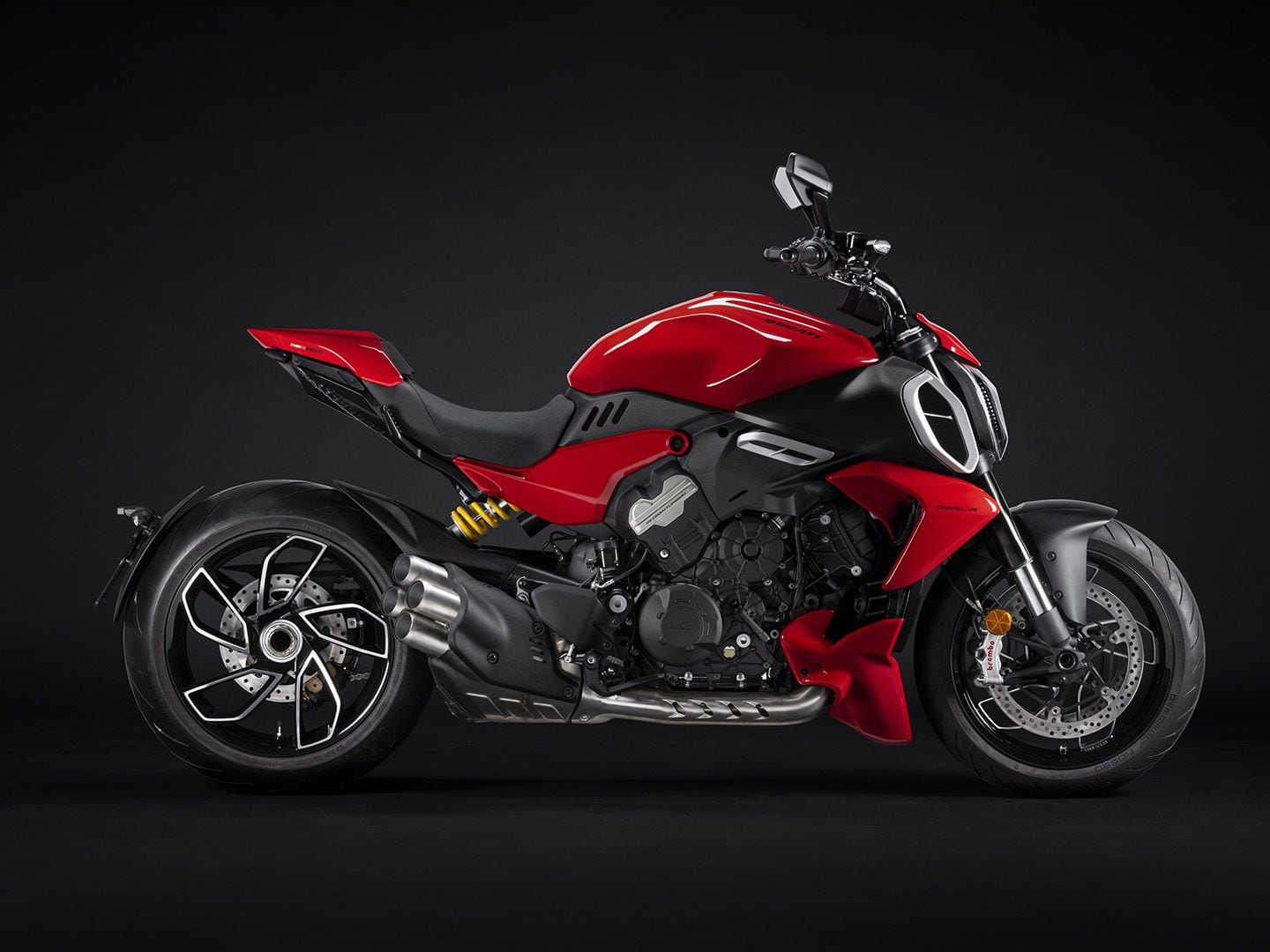 180bhp 슈퍼 바이크 발전소가있는 Ducati Debi Diavel V4 RS