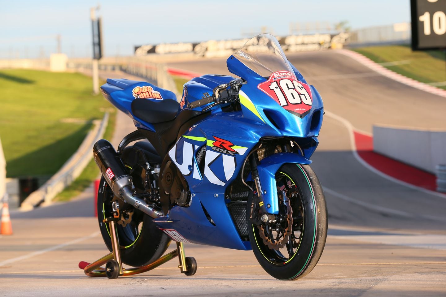 Here's the Difference Between Superbike and Superstock 1000Spec Bikes