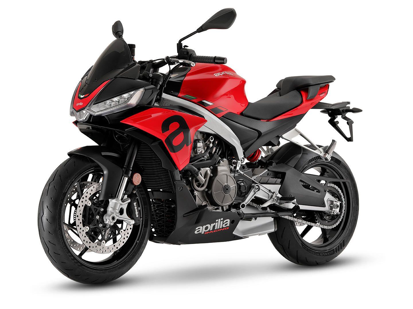 Unlike the Tuono V4 which sports a tall windscreen for more comfortable touring, the Tuono 660 uses a shorter and more sporty screen. Integrated winglets are inspired by Aprilia’s superbike though.