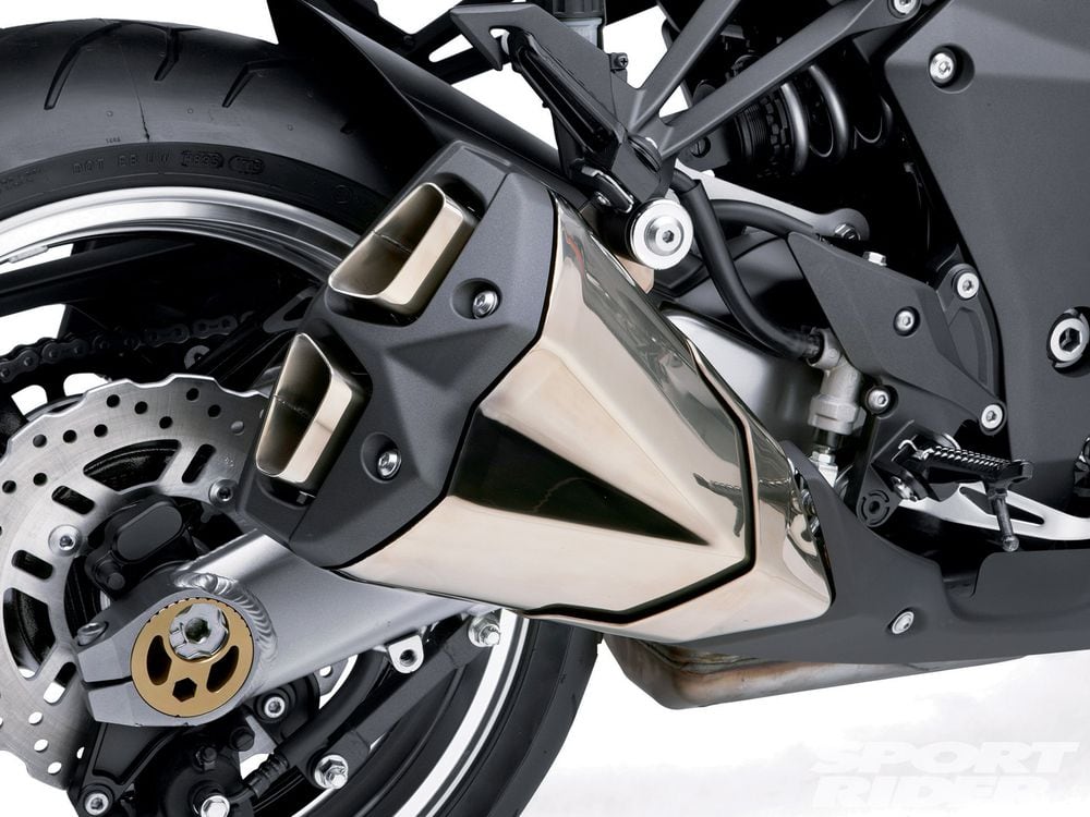 First Ride: 2010 Kawasaki Z1000 - Naked From The Ground Up | Cycle