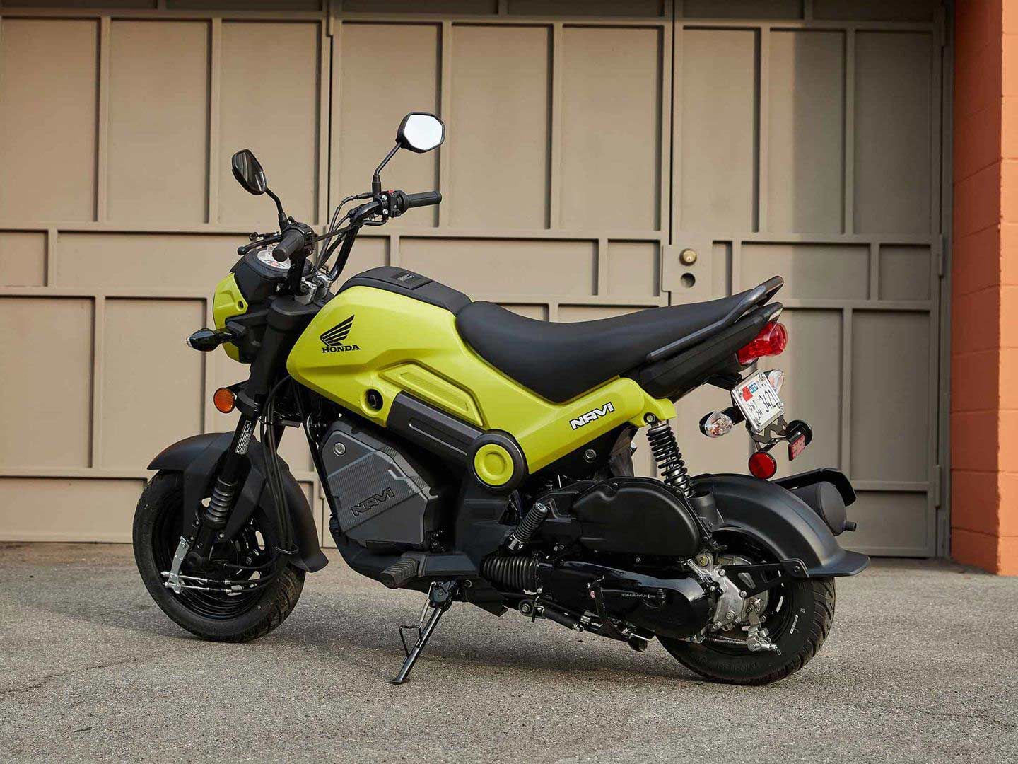Honda’s Navi was introduced as a cost-effective entry into the wonderful world of motorcycling. Compared to using public transportation or rideshare apps for a month, owning a Navi compares favorably, even when factoring in registration and insurance. Notice the 15-liter storage compartment that adds versatility.