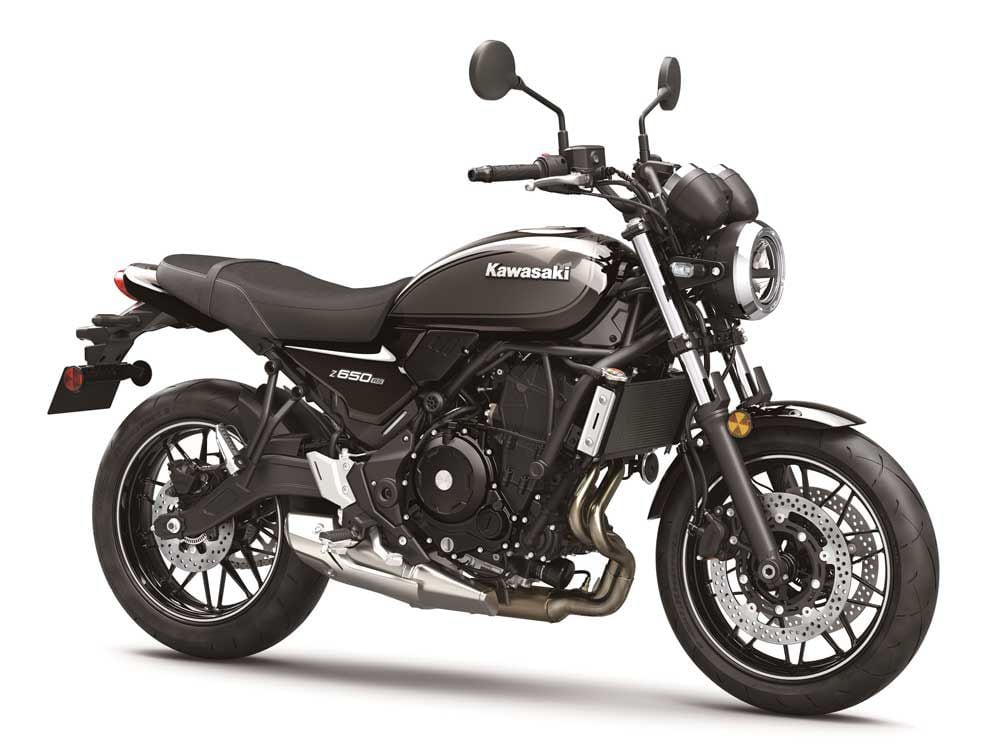 The Z650RS has a more upright riding position compared to the sportier Z650 that it’s based on. Grips are 50mm (2 inches) higher and 30mm (1.2 inches) closer to the rider.