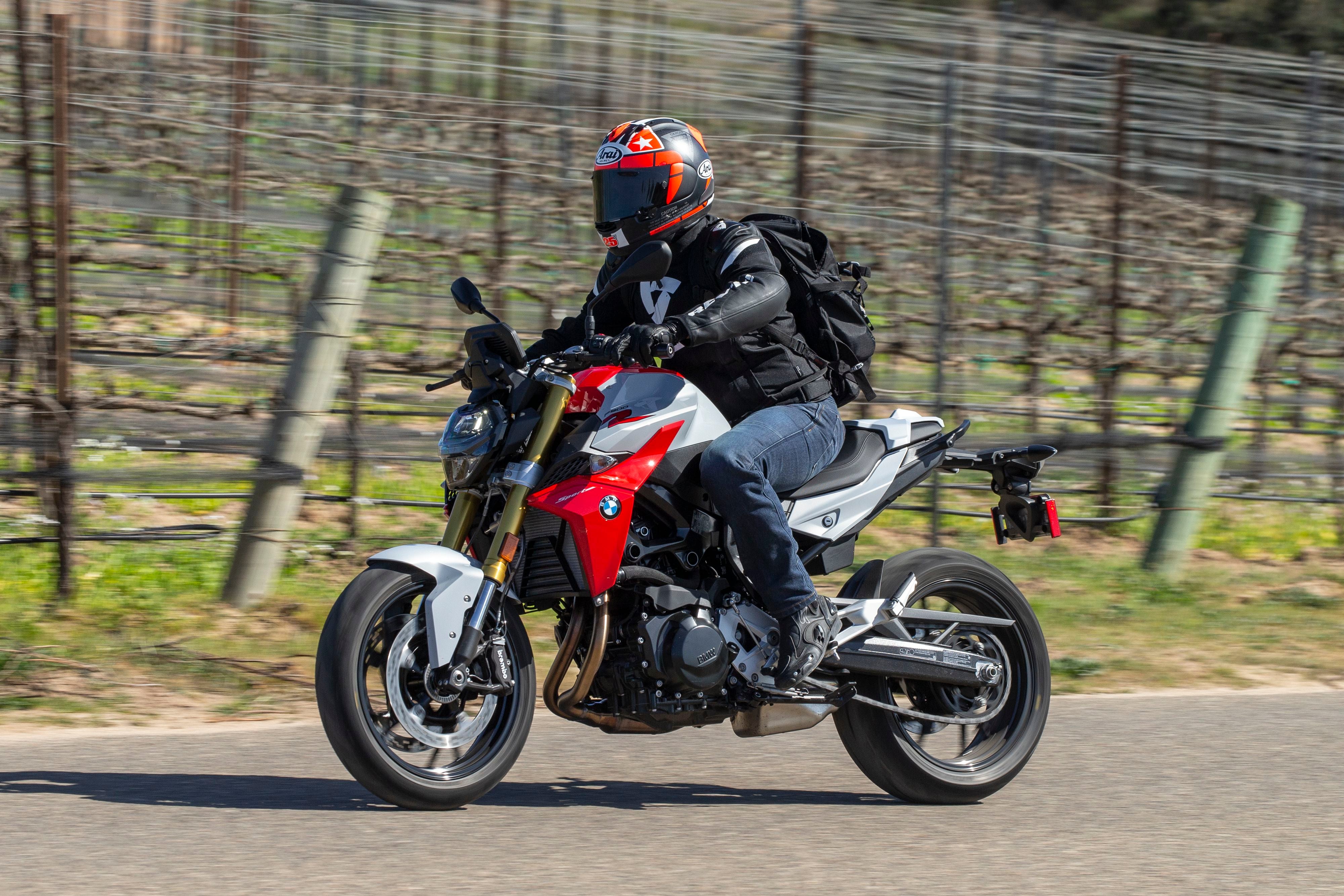 BMW F900R Naked - Full Review 