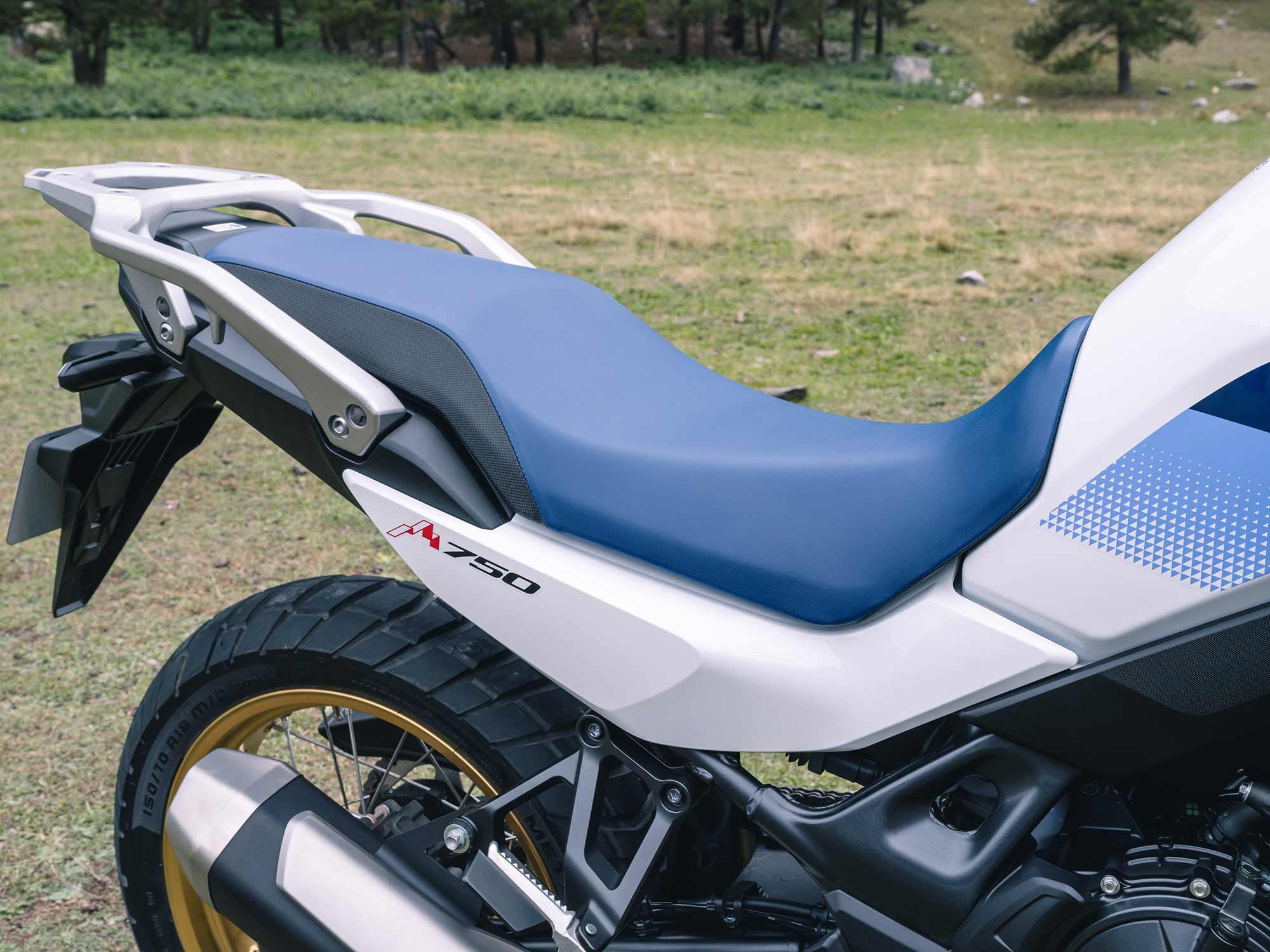 Seat height is set at 33.5 inches.