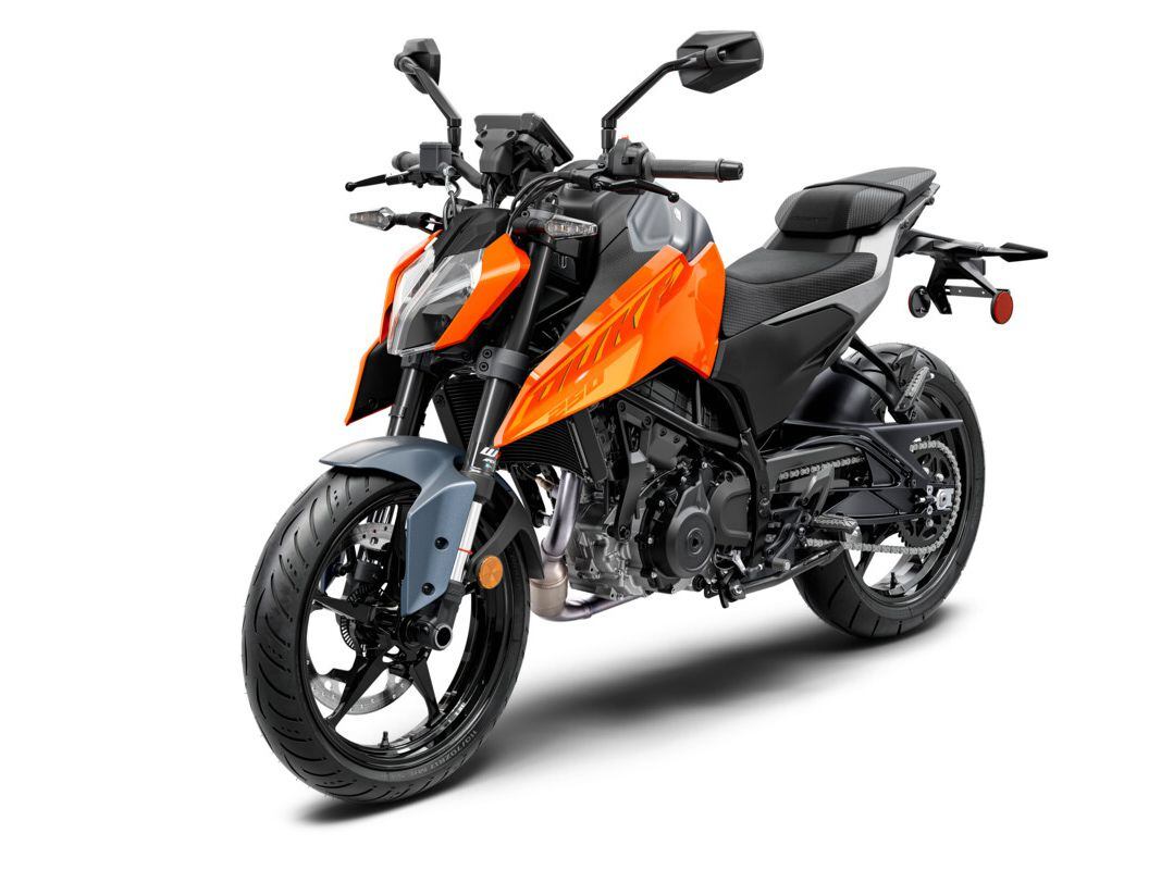 The 250 Duke is available in Electronic Orange (pictured) and Ceramic White colors.