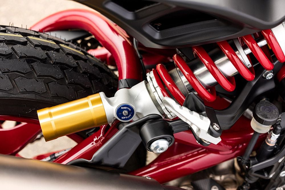 The red spring on the fully adjustable ZF Sachs piggyback shock is standard across the FTR line, but looks extra-cool on the CE.