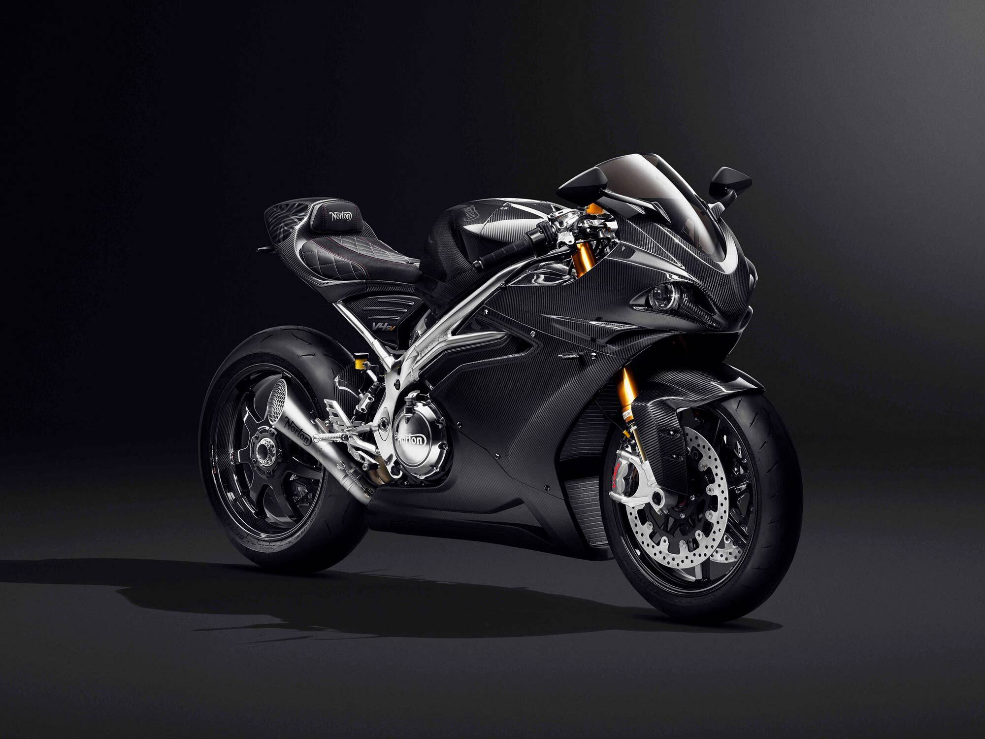 The darker and higher-spec Carbon model emphasizes the carbon weave bodywork and fits carbon fiber BST wheels as well.