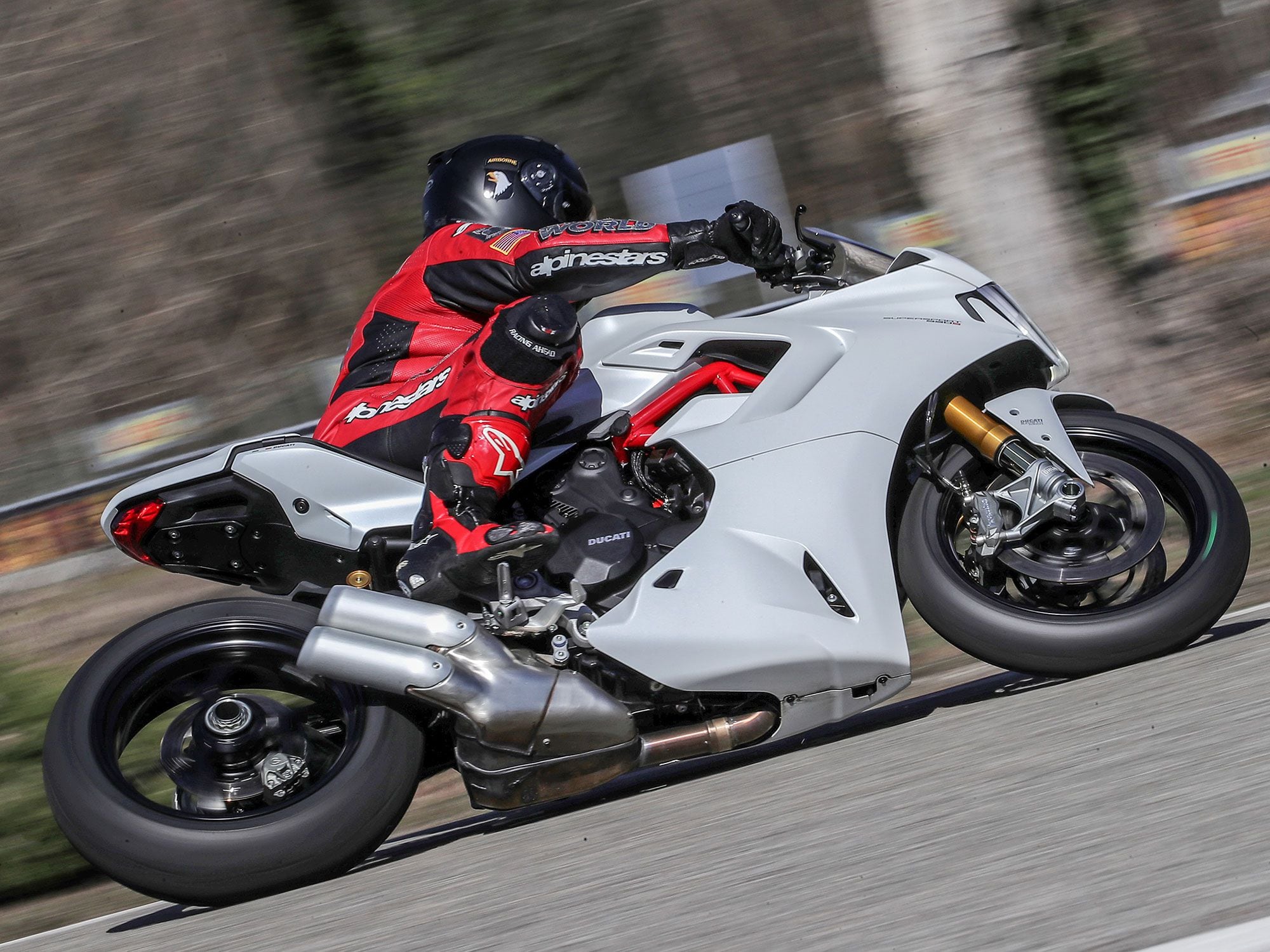 The 2021 SuperSport 950 S gives all-day comfort on the street or track.