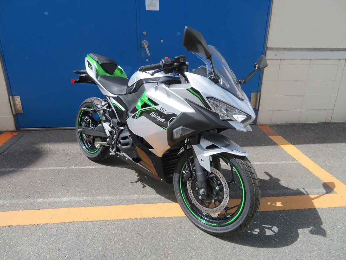 Kawasaki’s Ninja e-1 will produce 9kW of output which is about 12 hp, and utilize the chassis from Kawasaki’s Ninja 400.