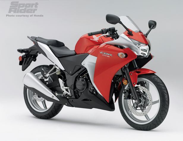 ホンダ CBR250R XLTW2BFC7B6ERVG3JO4L2OLGTU.jpg