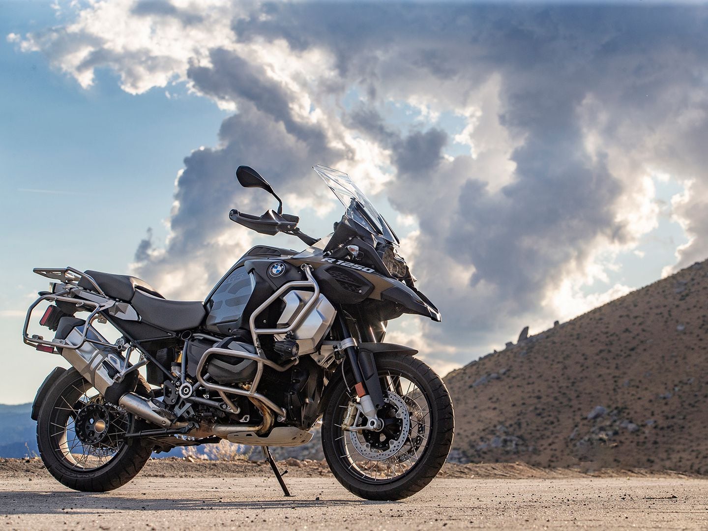 2019 Honda Gold Wing Tour vs. BMW R 1250 GS Adventure Cycle World