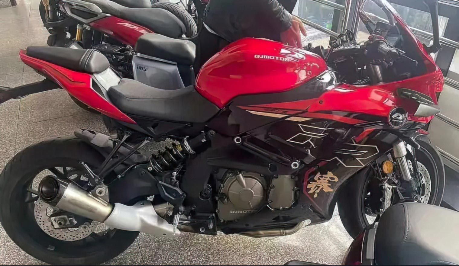 The new model—although not yet officially launched—will likely be well equipped with Brembo brakes and Marzocchi suspension.