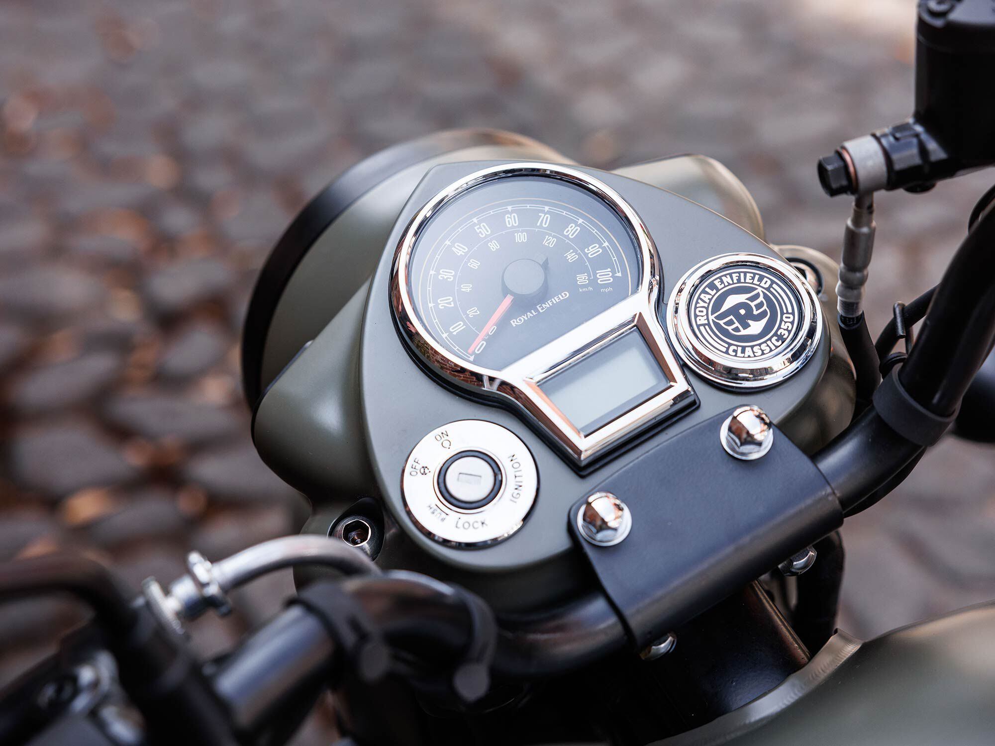 An analog speedometer, reading up to an overambitious 100 mph, shares space with a small LCD screen displaying the odometer and tripmeters. It’d be nice to have an analog tachometer and use the LCD screen to display speed.