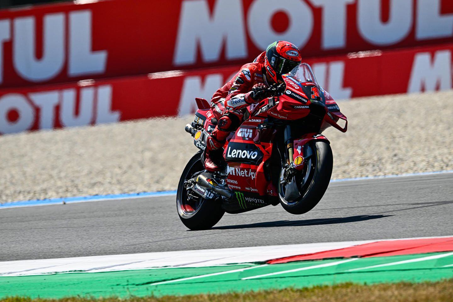 Bagnaia pushed hard at the start in order to get clear air to keep his front tire temperature more consistent.