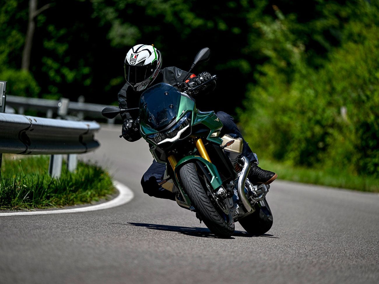 For comparison sake, the V100’s 58.1-inch wheelbase is a full 2 inches shorter than the BMW R 1250 RS, its natural competitor, giving the Guzzi crisp yet stable turn-in and handling. Also, note the Guzzi eagle-shaped running light.