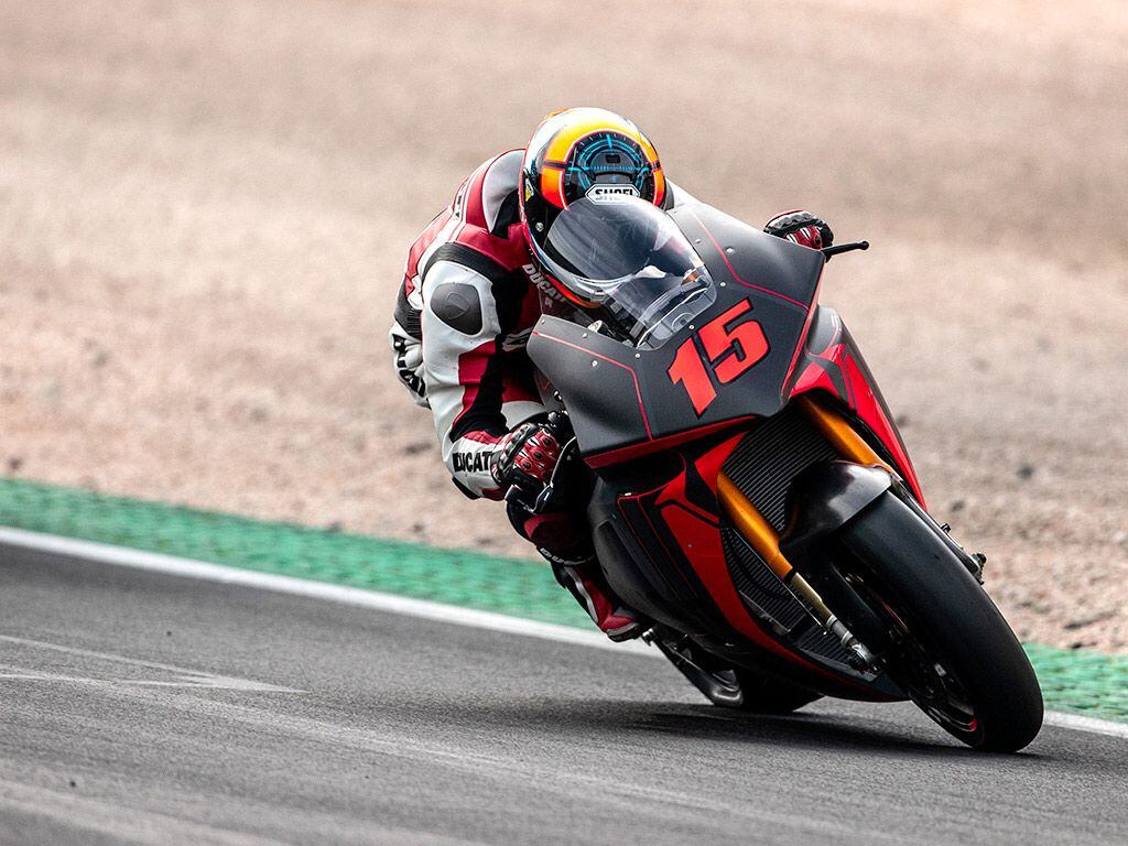 Alex de Angelis pilots Ducati’s first-ever electric prototype, the V21L, at Vallelunga Circuit. De Angelis joins Michele Pirro as an official MotoE testbike rider.
