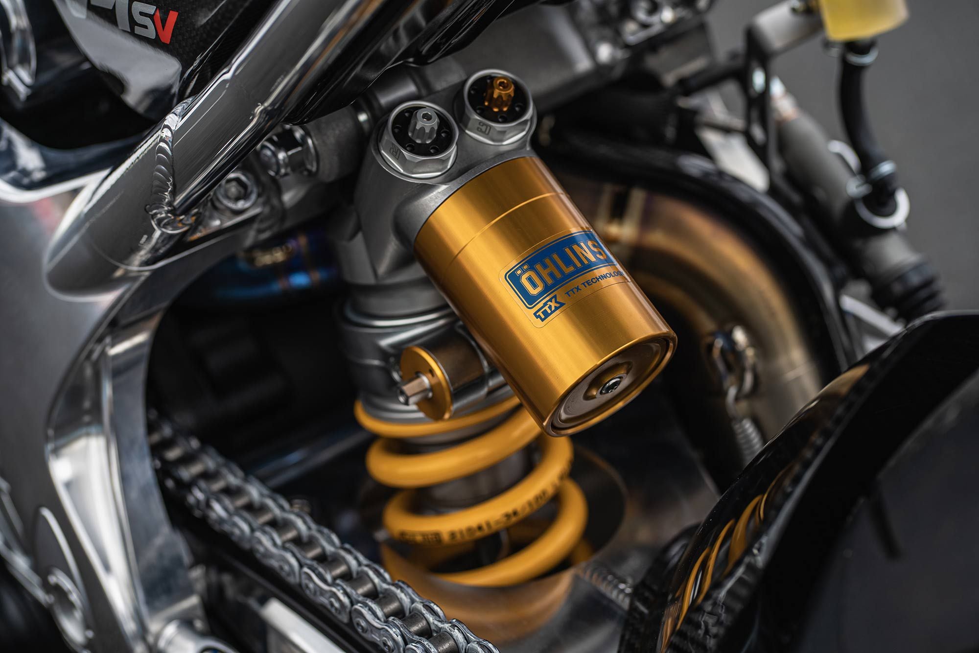 Suspension on the Norton V4SV is top-shelf Öhlins equipment.