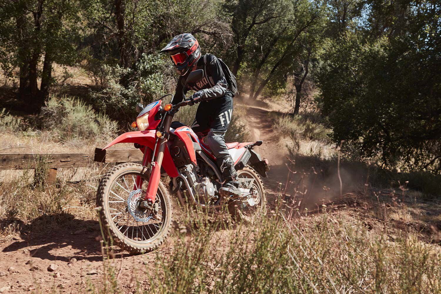 Second gear is low enough for trails that are somewhat technical, while third gear is suitable for most flowing single-track. Clutch pull is nearly effortless.