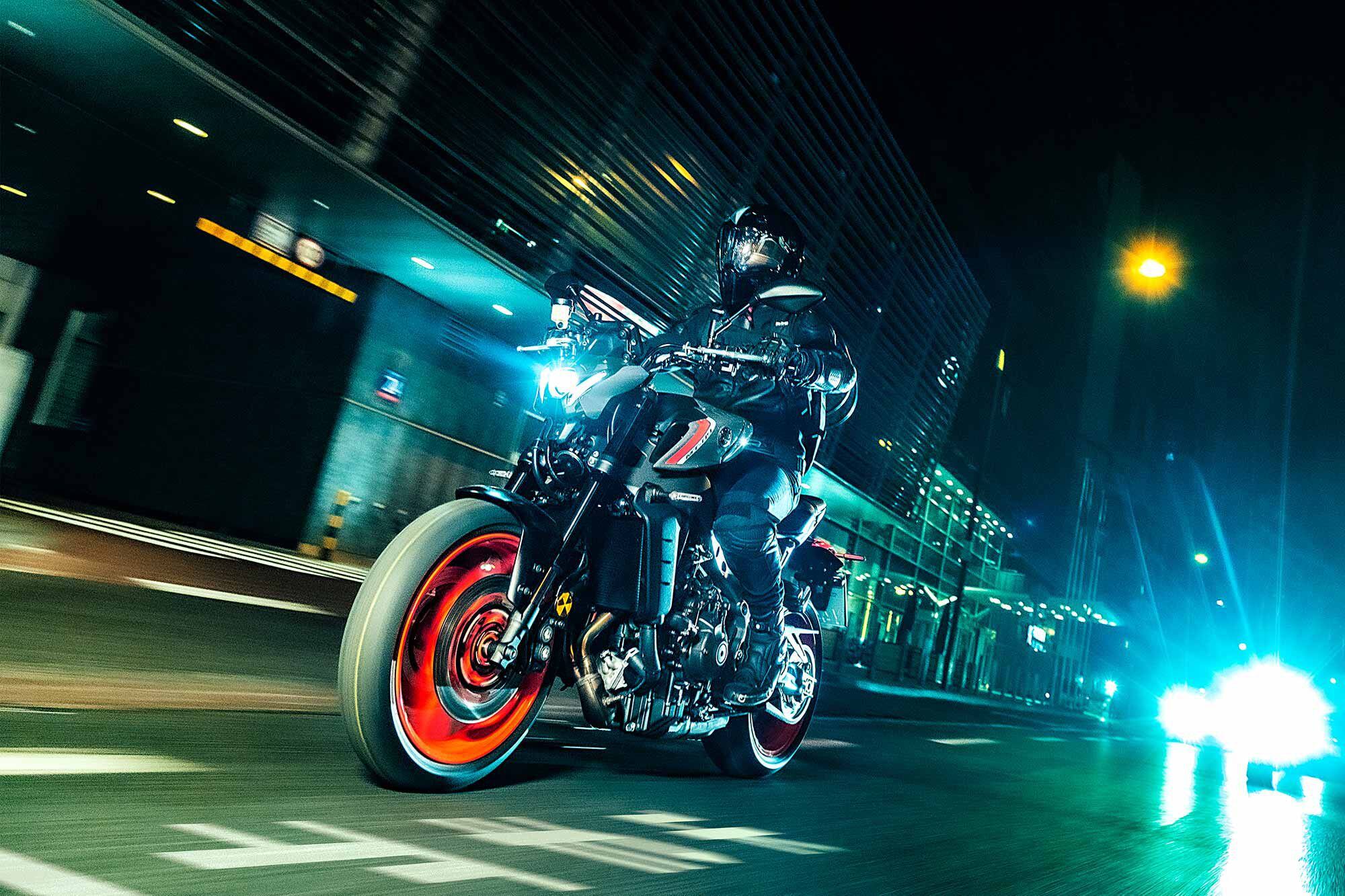 2021 Yamaha MT-09 (Storm Fluo).