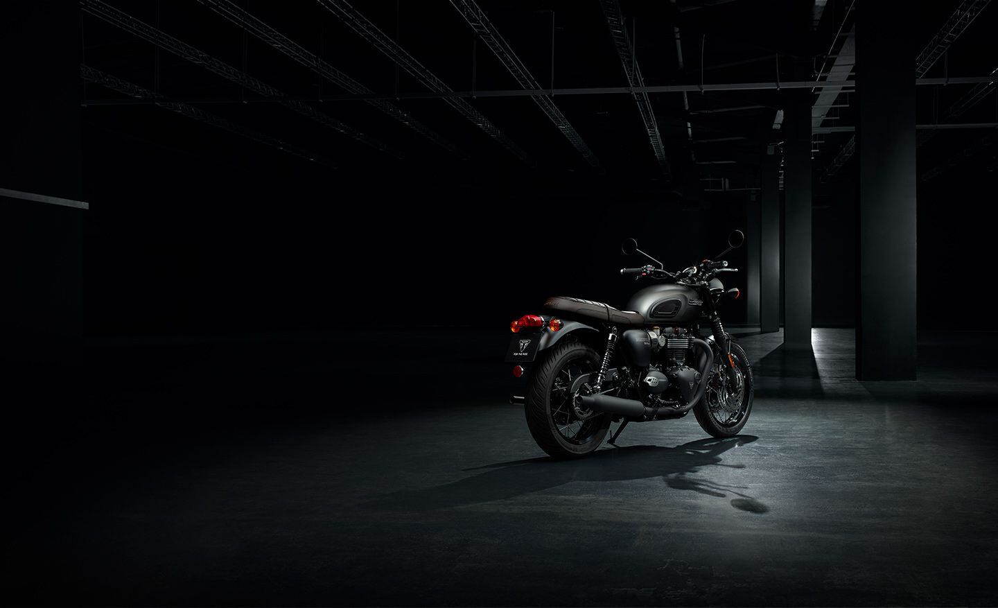 2024 Triumph Boneeville T120 in Black & Silver Stealth.