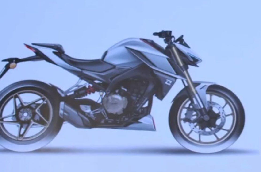 This 800R also uses an 800cc parallel-twin engine, but adopts a more naked roadster styling.