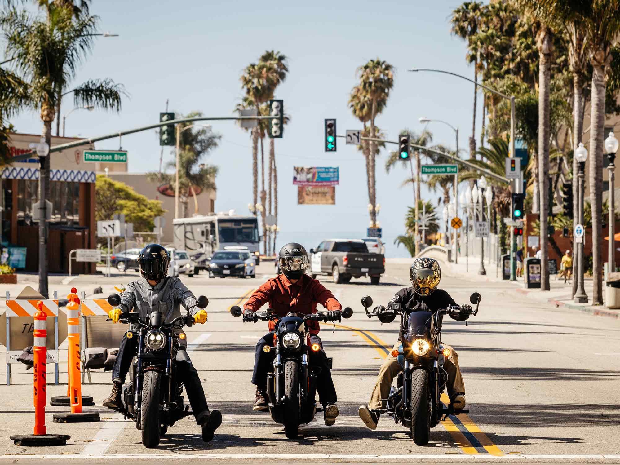 In-town traffic lights gave us plenty of opportunities to test throttle, clutch, and brake feel, moving from green lights to reds.