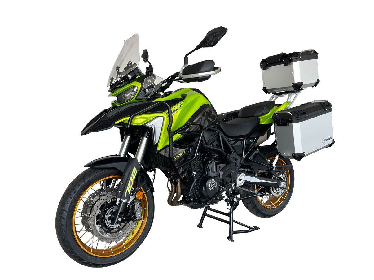 The brand also showed a version fitted with hard luggage, but it’s not clear if that is another variant or just an accessorized bike.