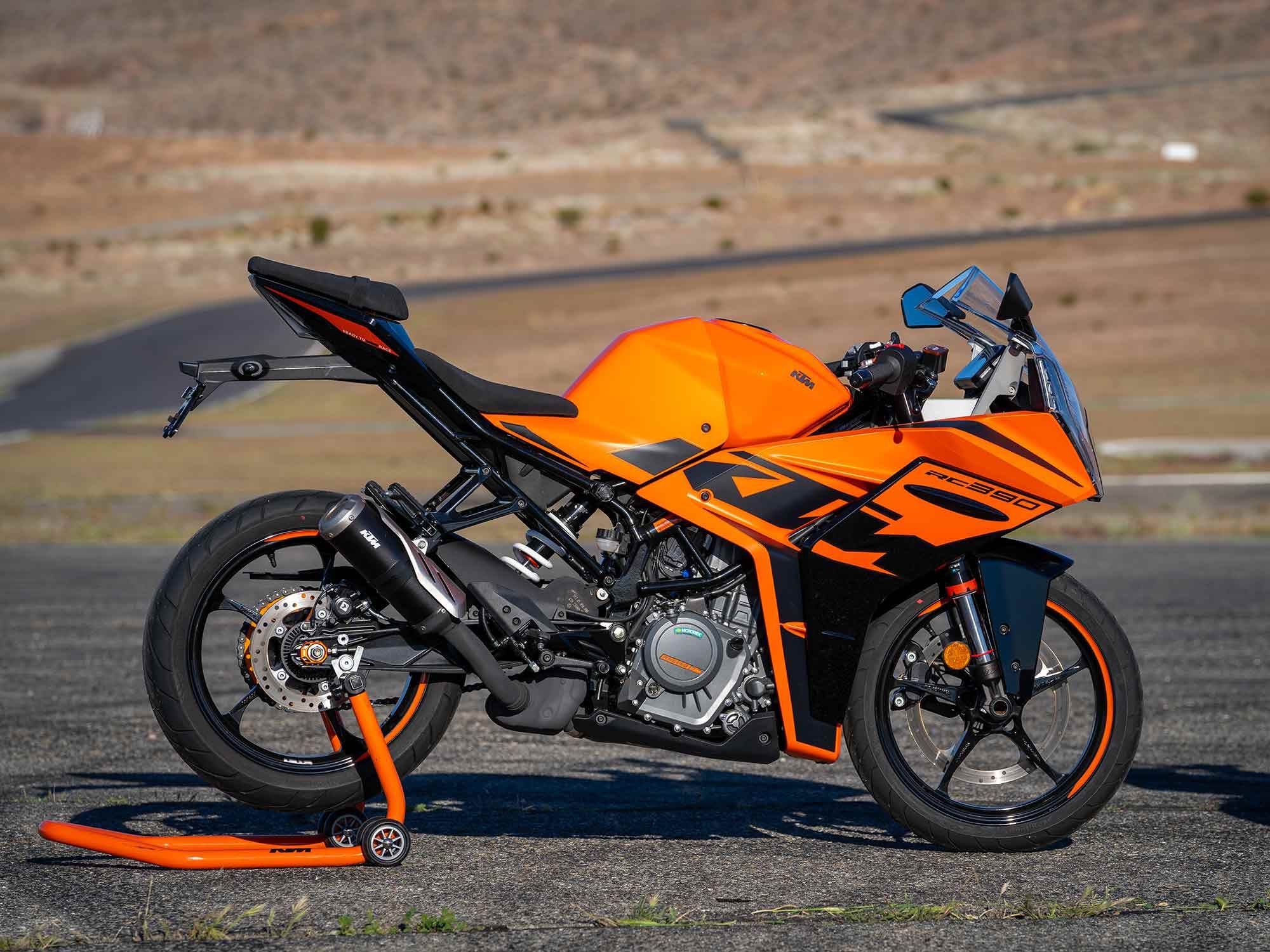 2022 KTM RC 390 Track Test Cycle World