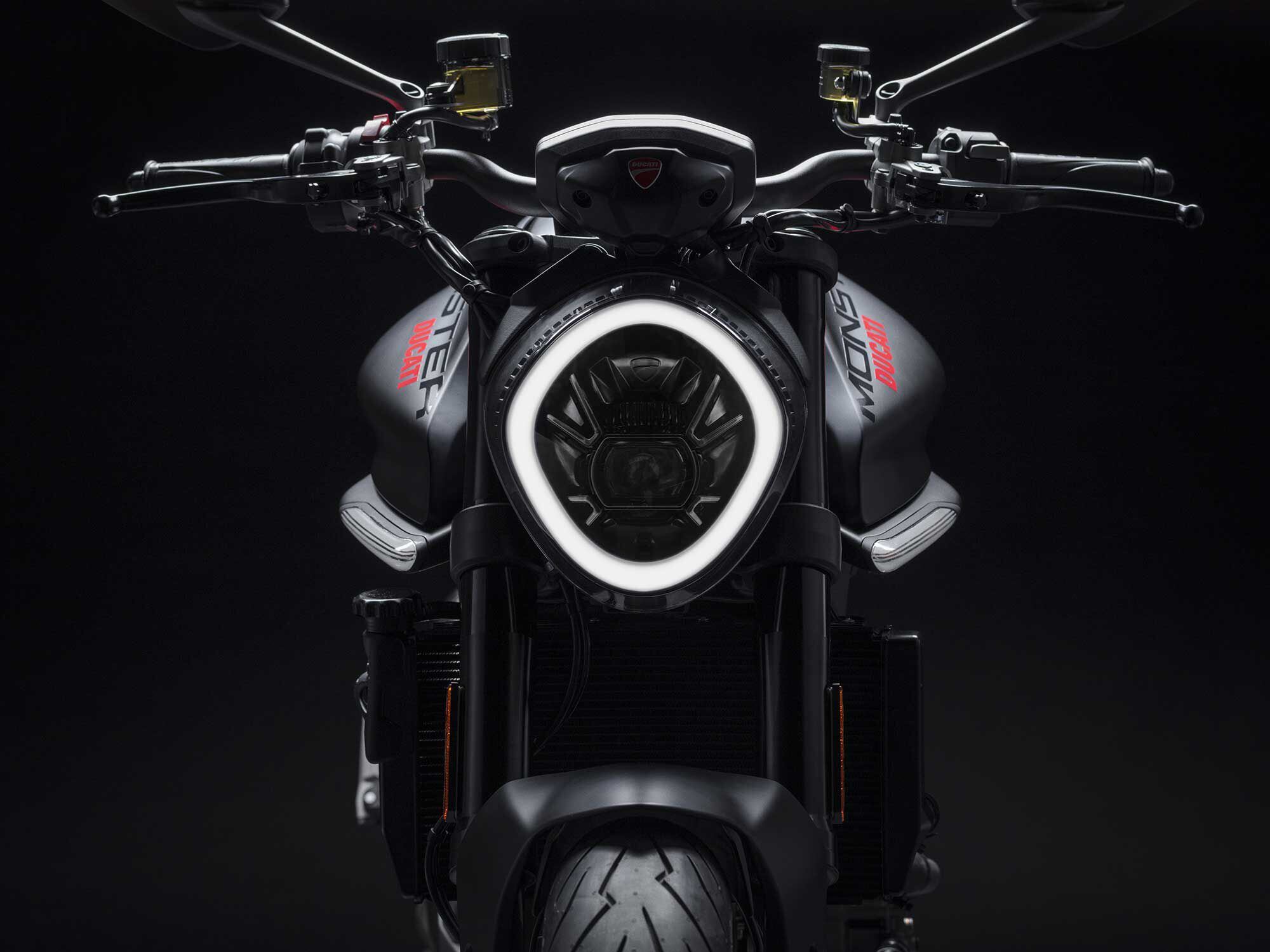 DRL perimeter light emphasizes the new-look headlight.