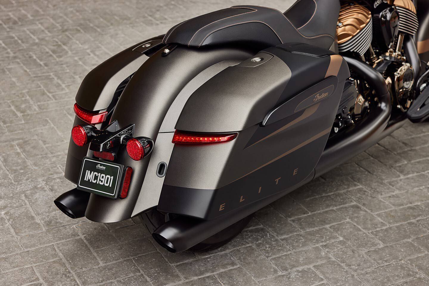 The weatherproof and remote-locking saddlebags give you more than 18 gallons of storage; rear saddlebag LED
lights make for a cool look at night.