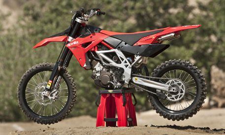 Riding Impression 2009 Aprilia MXV 4.5 Cycle World