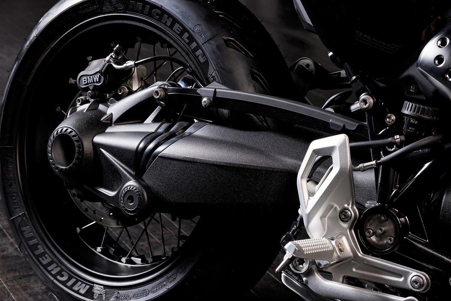 The familiar paralever swingarm and shaft drive arrangement appear on the new R 12 nineT.