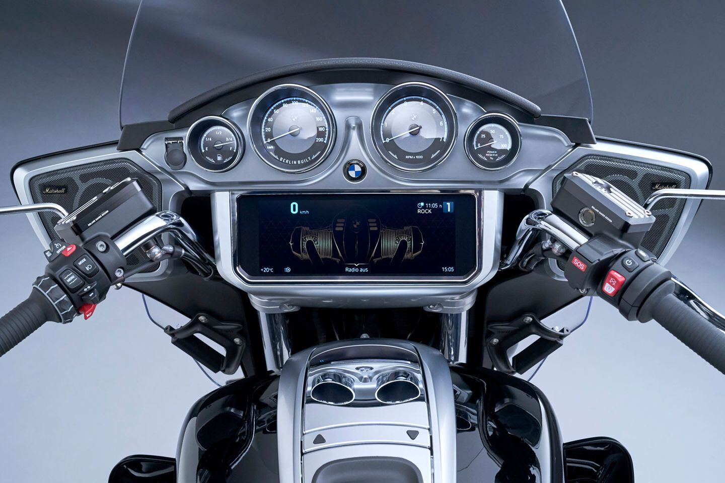 22 Bmw R 18 B And R 18 Transcontinental First Look Cycle World 22 Bmw R 18 B And R 18 Transcontinental First Look Cycle World