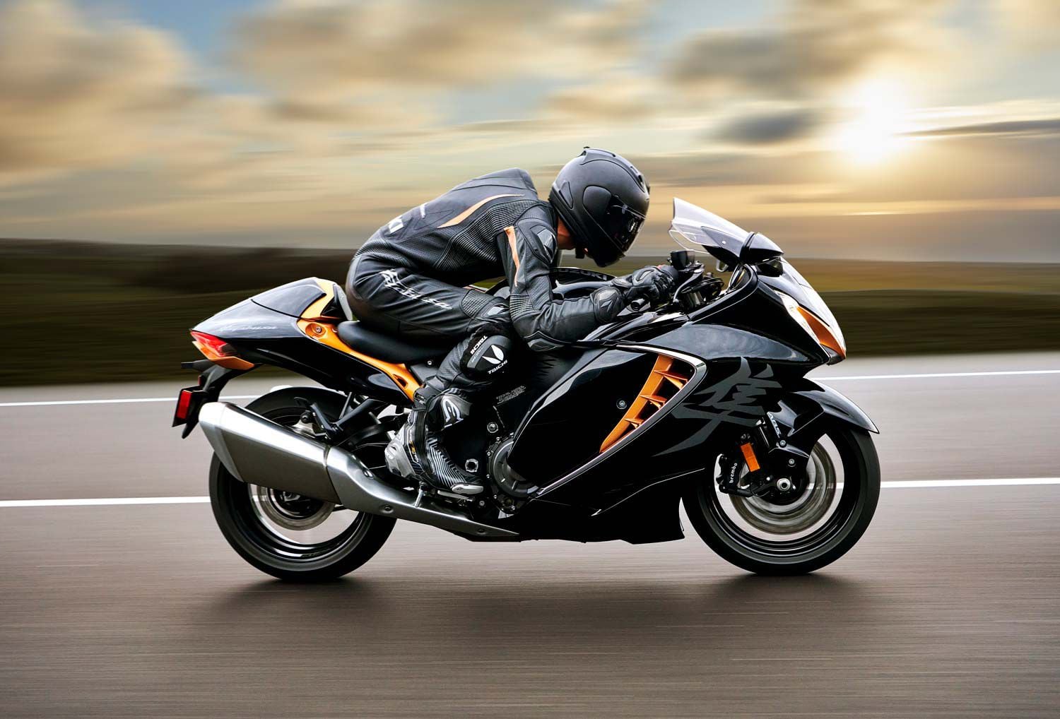 Suzuki knows the Hayabusa will see modified engines and induction systems, so has made changes to the GSX1300R’s engine to increase durability.