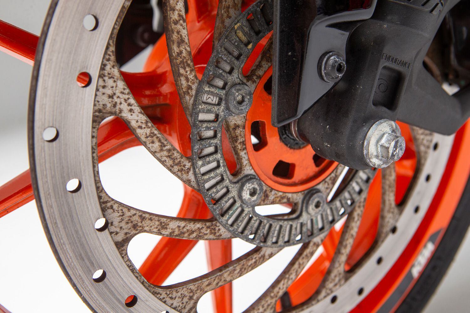The corrosion on the front brake rotor makes me cringe. A Scotch-Brite pad has been used in the past and will be needed again in the near future.
