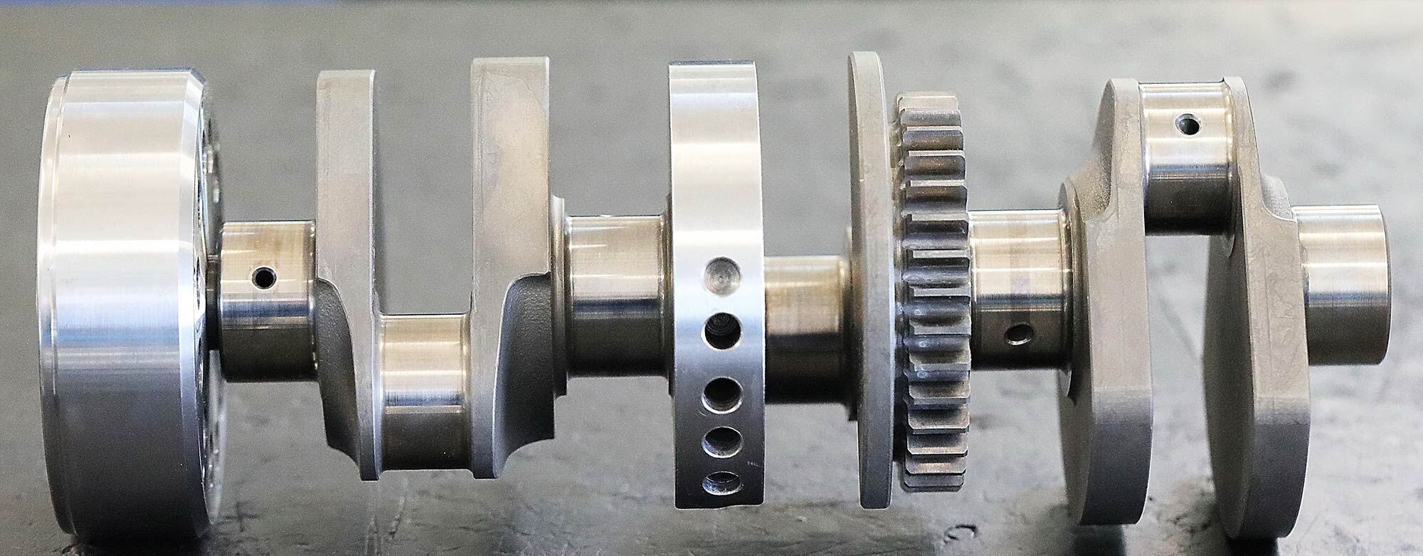 The new crankshaft not only provides a longer 60.2mm stroke, but is also stronger, with four 37mm main journals and three 35mm rod journals. The integral gear drives the balancing shaft at 1:1 to cancel the vibrations generated by the primary-order rocking momentum typical of an inline-three.
