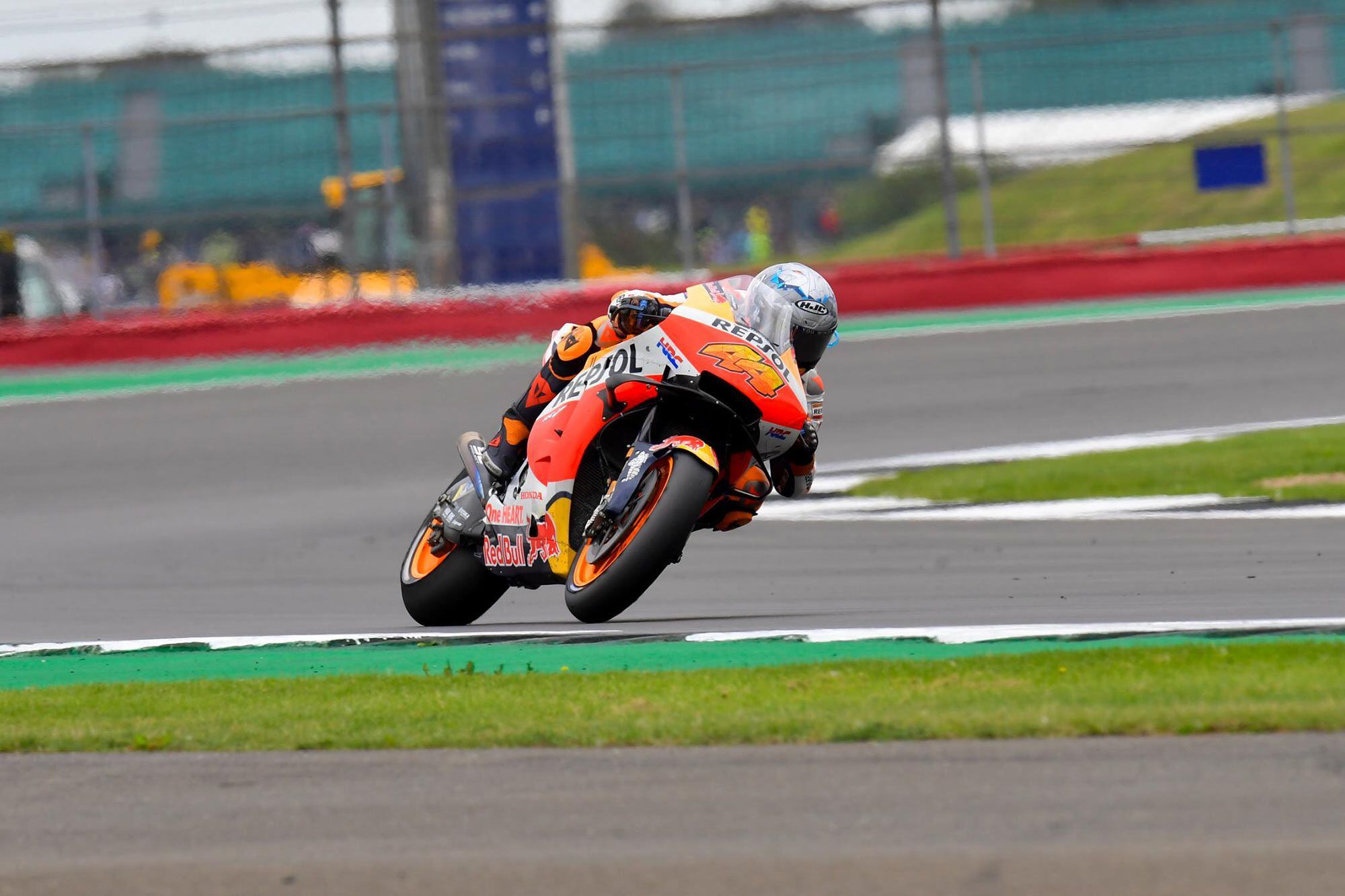 Pol Espargaró led the early stages but he had to manage the drop-off of his soft rear tire and faded back to fourth.